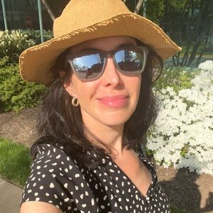 Meet your Posher, Stephanie